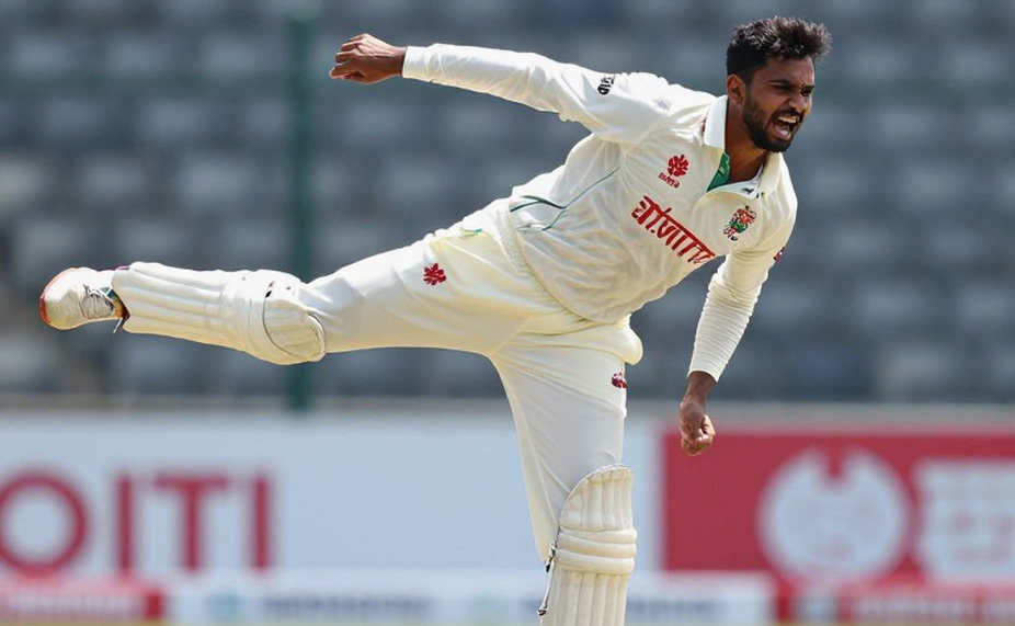 ব্রুকের ২০২, ইংল্যান্ডের ৪২৯ — আর শেষ ওভার পর্যন্ত গড়ানো এক তাড়া
