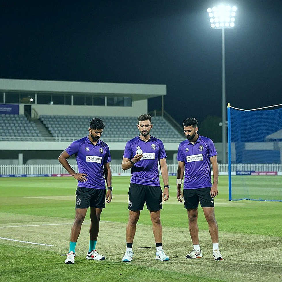 নাম নেই বোর্ডে, দায় তিন বছরের: তানজিম হাসান সাকিবের নিলাম-বাদে আসল হিসাবটা চুক্তির