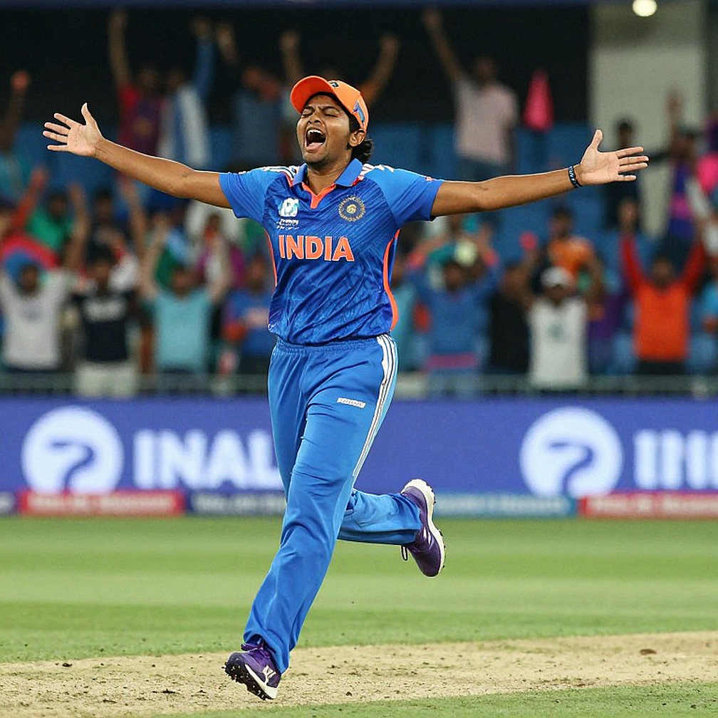 ইংলিসের ১০২ রানে অস্ট্রেলিয়ার নিয়ন্ত্রণ, কিন্তু সিরিজের ভাগ্য এখনো চতুর্থ ইনিংসের হাতে