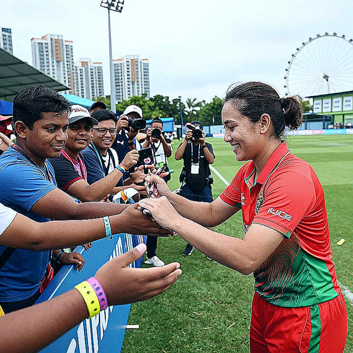 চট্টগ্রামের মাঠ থেকে ফিল্ড পর্যন্ত: বাংলাদেশ ক্রিকেটের অদৃশ্য শ্রমিকদের গল্প